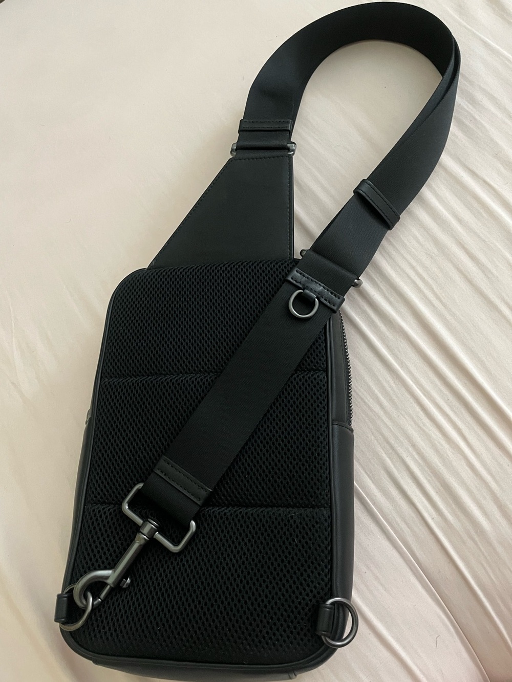 Coach Men’s Signature Print Sling Crossbody - Picture 2 of 7